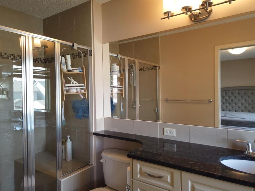 2064 New Brighton Grove Se, Calgary, AB - Indoor Photo Showing Bathroom