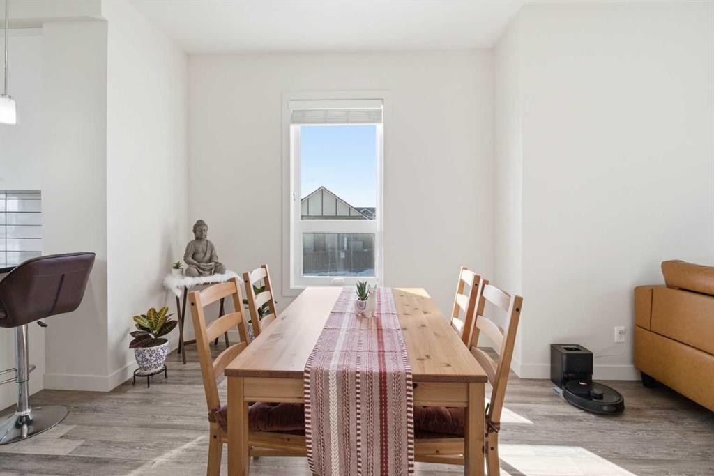 402-11 Evanscrest Mews Nw, Calgary, AB - Indoor Photo Showing Dining Room