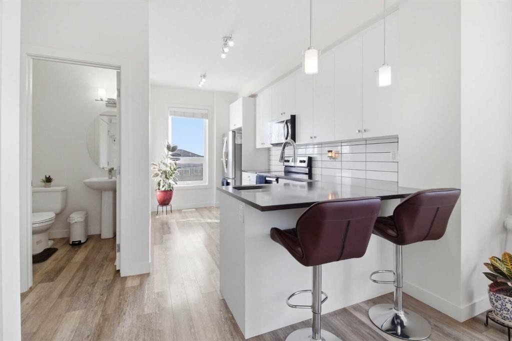 402-11 Evanscrest Mews Nw, Calgary, AB - Indoor Photo Showing Kitchen With Upgraded Kitchen