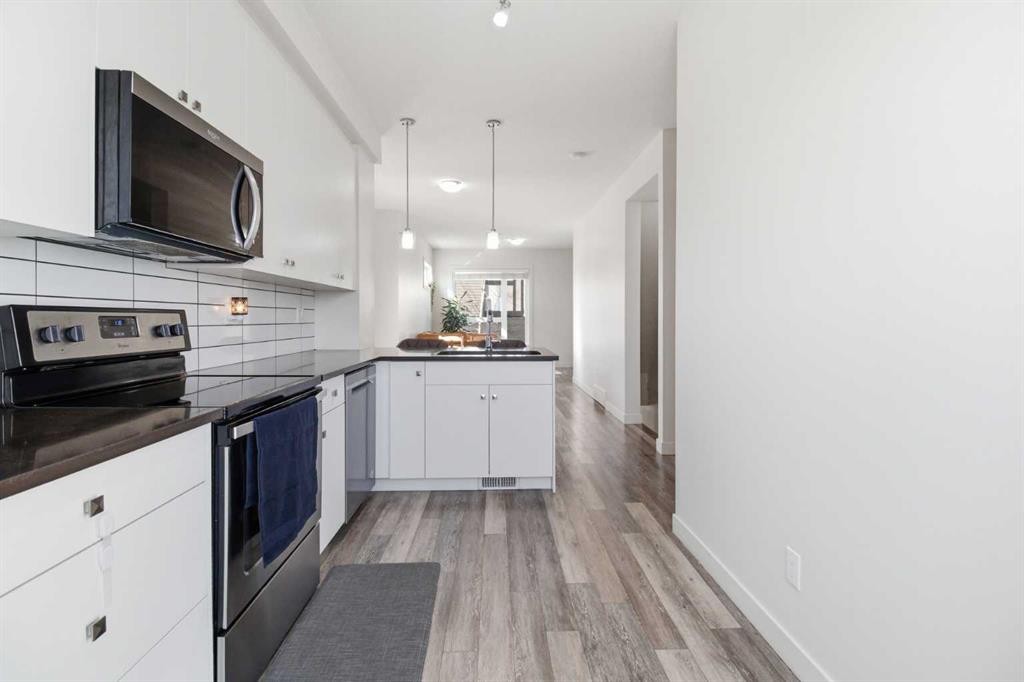 402-11 Evanscrest Mews Nw, Calgary, AB - Indoor Photo Showing Kitchen With Stainless Steel Kitchen With Upgraded Kitchen