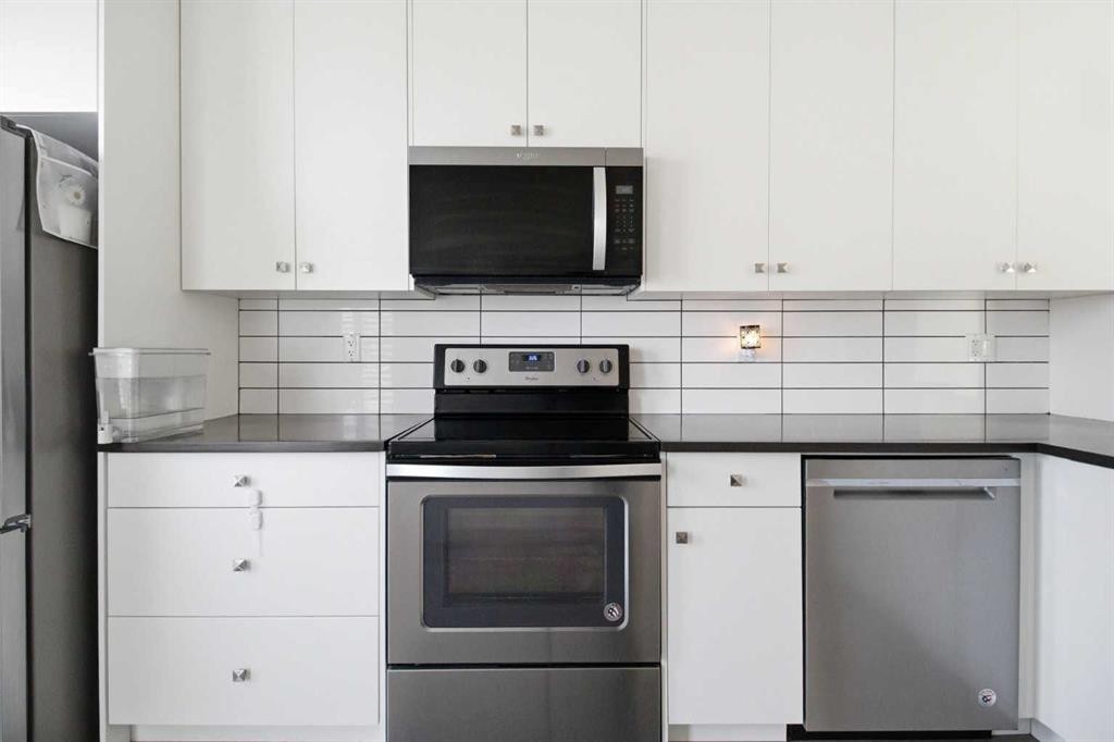 402-11 Evanscrest Mews Nw, Calgary, AB - Indoor Photo Showing Kitchen With Stainless Steel Kitchen