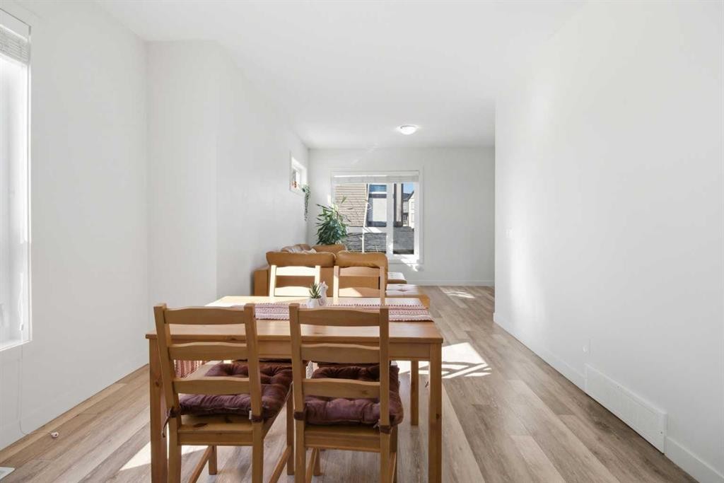 402-11 Evanscrest Mews Nw, Calgary, AB - Indoor Photo Showing Dining Room