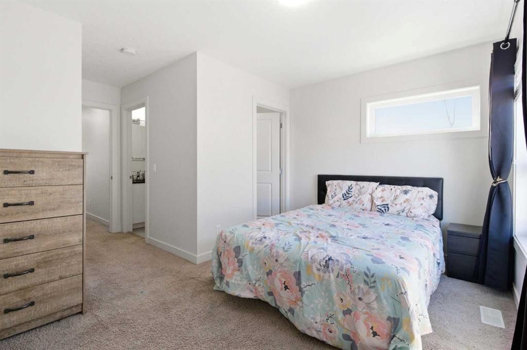 402-11 Evanscrest Mews Nw, Calgary, AB - Indoor Photo Showing Bedroom