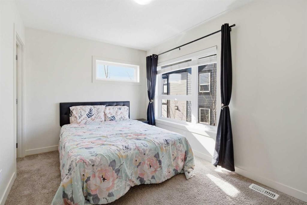 402-11 Evanscrest Mews Nw, Calgary, AB - Indoor Photo Showing Bedroom
