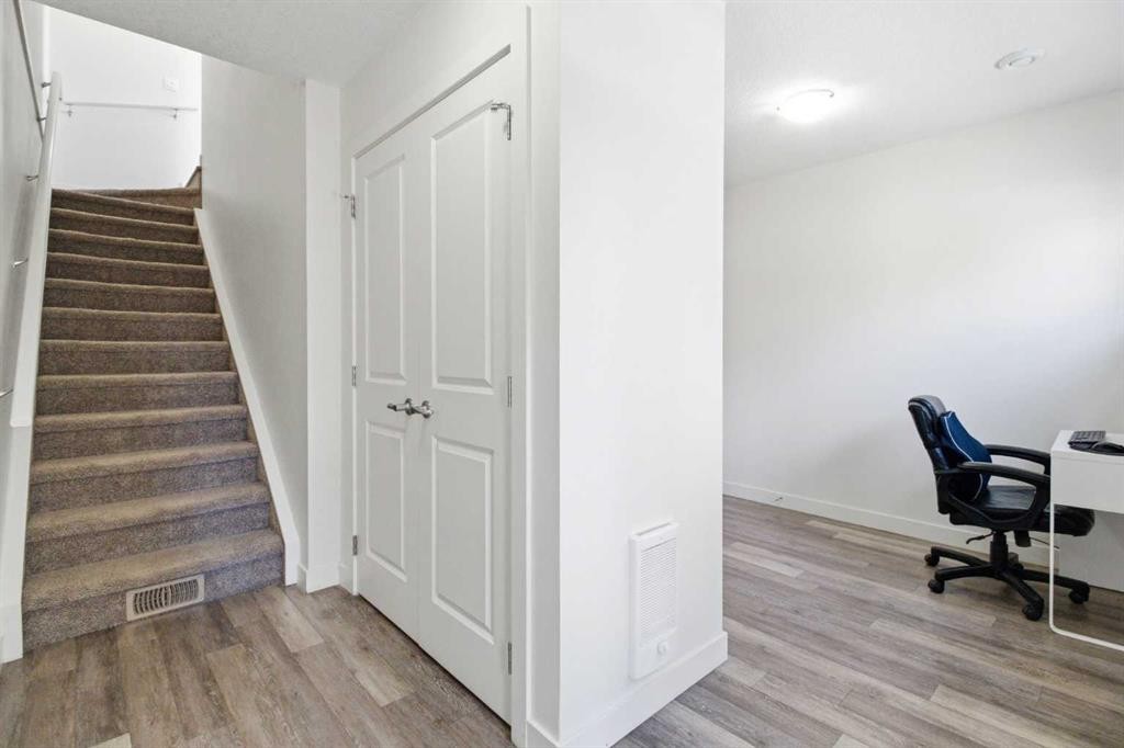 402-11 Evanscrest Mews Nw, Calgary, AB - Indoor