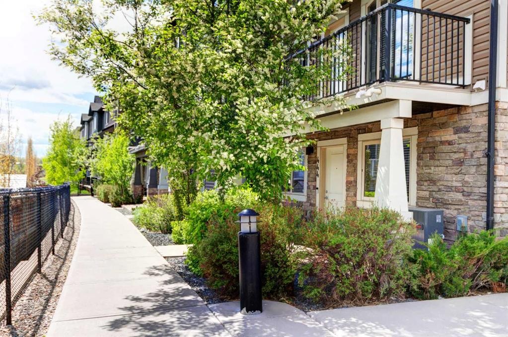 444 Legacy Point Se, Calgary, AB - Outdoor