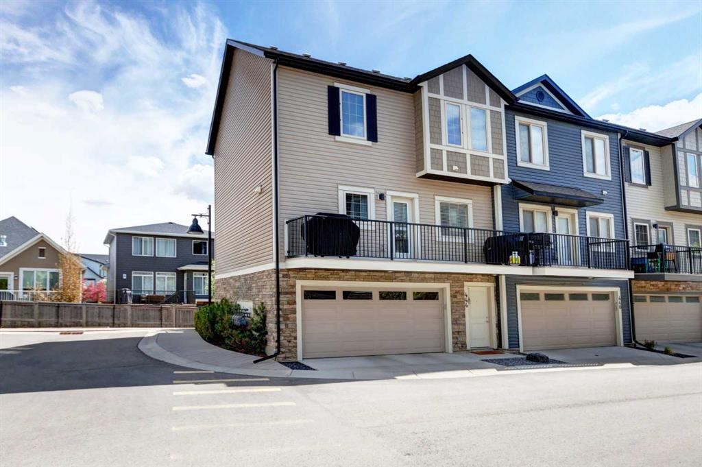 444 Legacy Point Se, Calgary, AB - Outdoor With Facade