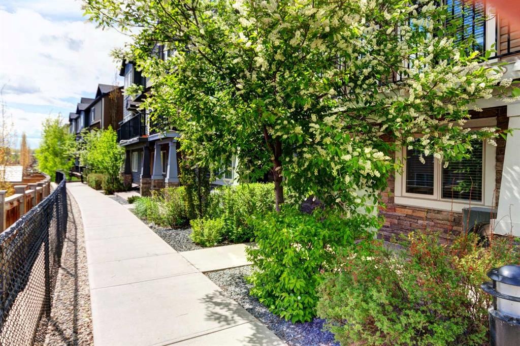 444 Legacy Point Se, Calgary, AB - Outdoor