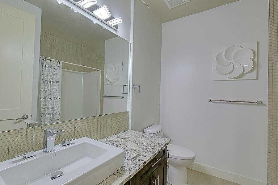 16 Rockcliff Point Nw, Calgary, AB
