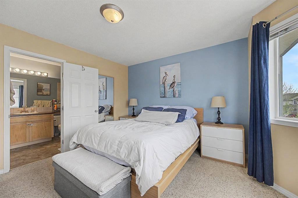 65 Royal Birch Villas Nw, Calgary, AB - Indoor Photo Showing Bedroom