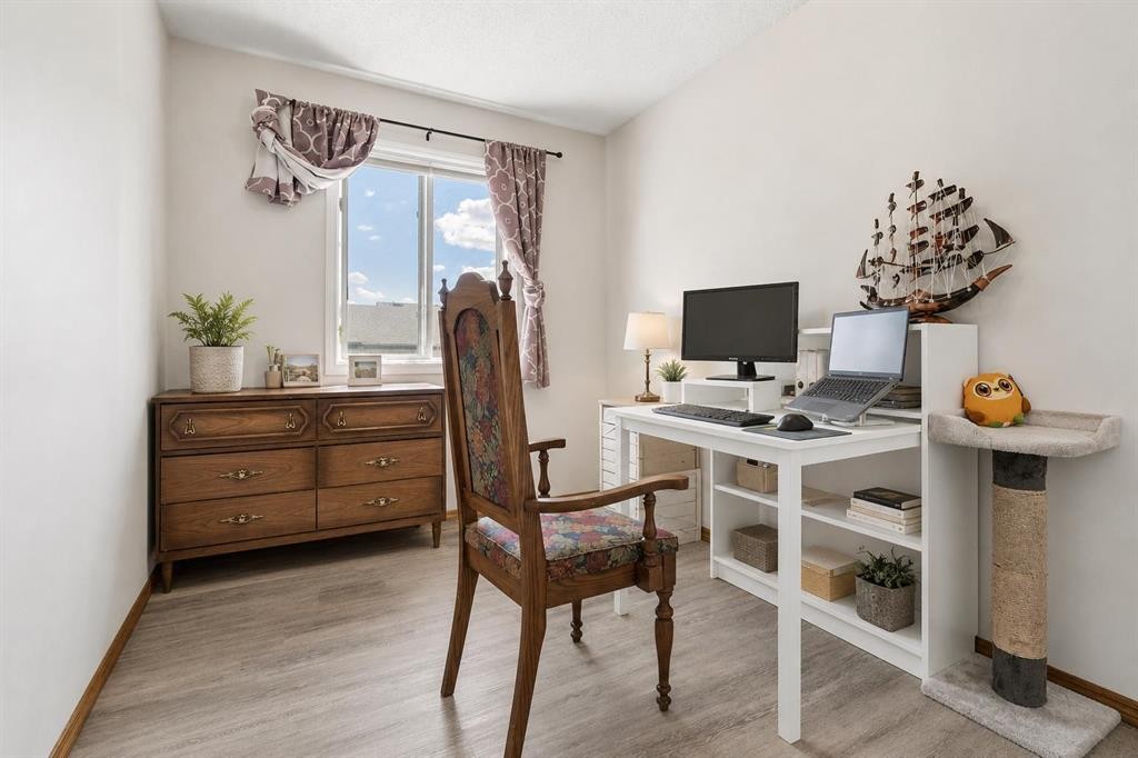 222 Anderson Grove Sw, Calgary, AB - Indoor Photo Showing Office
