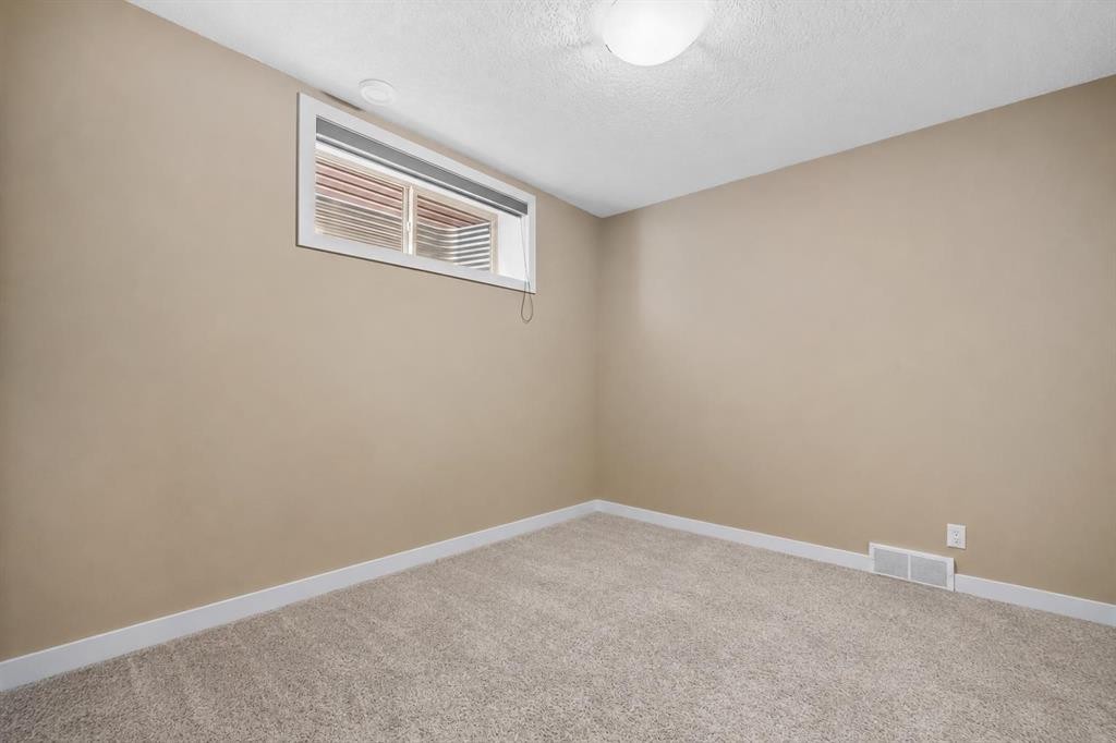 63 Cortina Villas Sw, Calgary, AB - Indoor Photo Showing Other Room