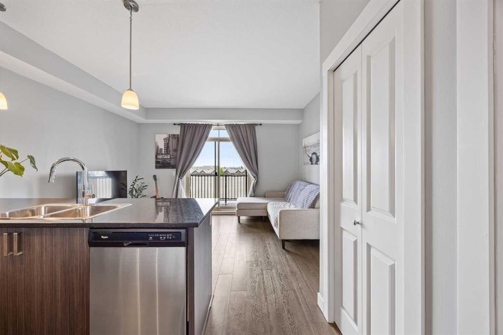 414-117 Copperpond Common, Calgary, AB - Indoor Photo Showing Kitchen With Double Sink