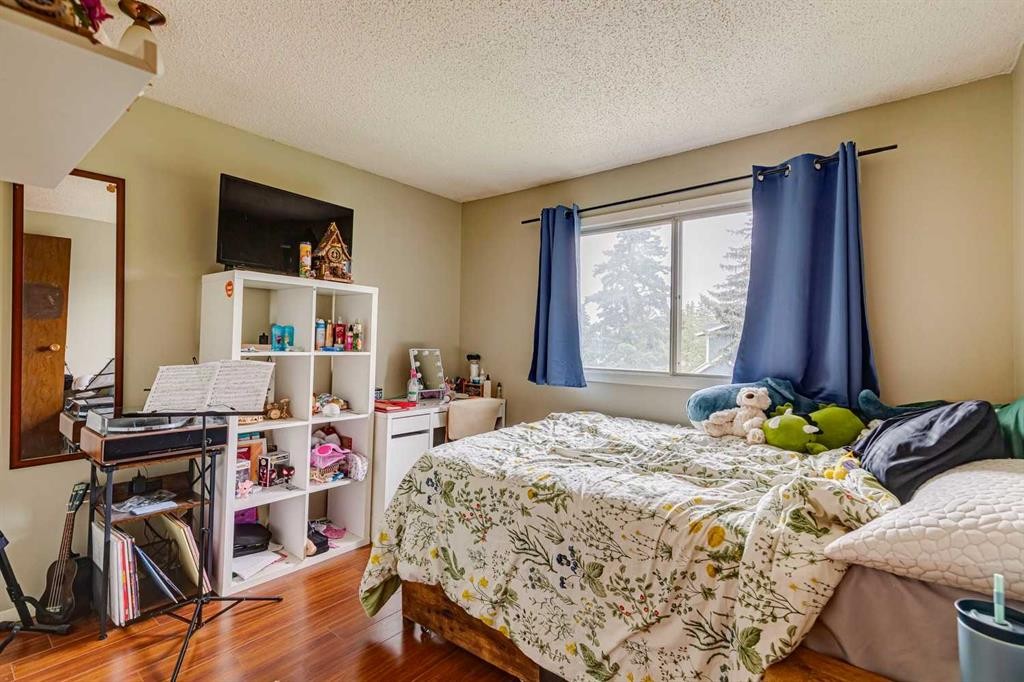 864 Queensland Drive Se, Calgary, AB