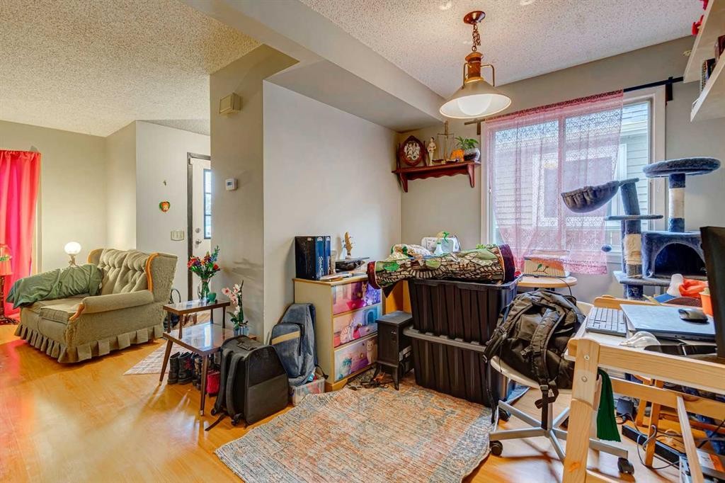 864 Queensland Drive Se, Calgary, AB
