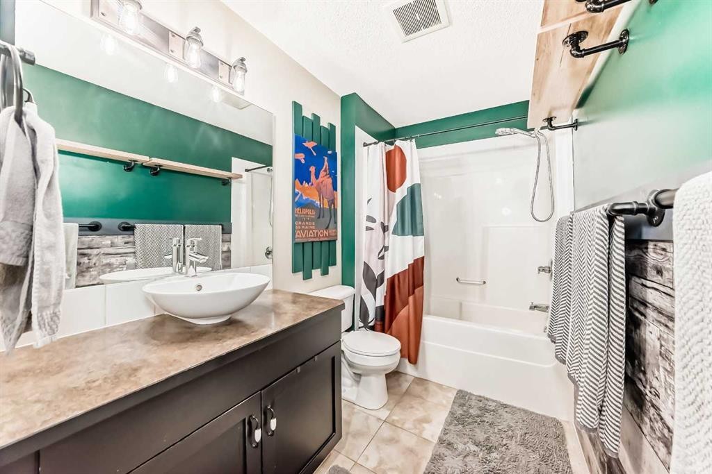 2105-211 Aspen Stone Boulevard Sw, Calgary, AB - Indoor Photo Showing Bathroom