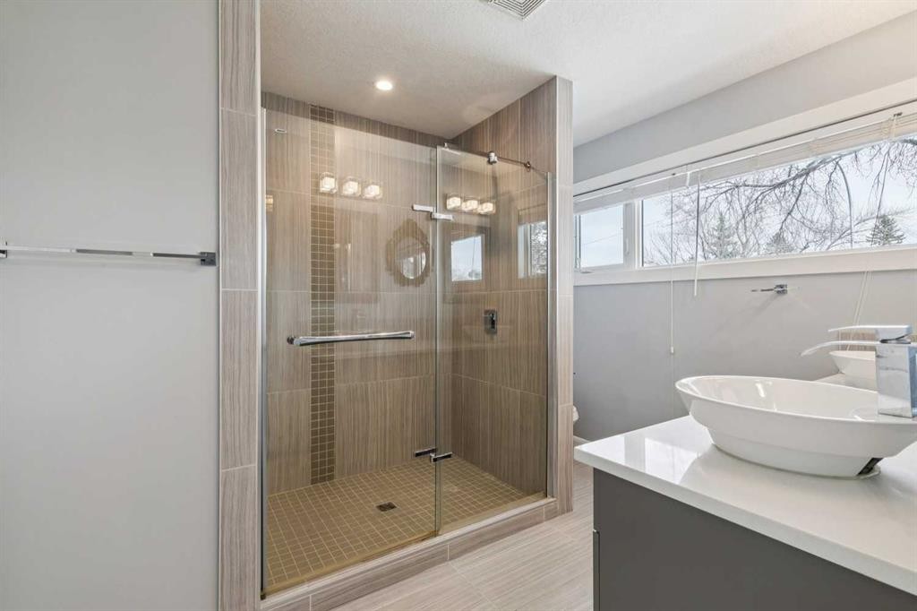 40 Henefer Road Sw, Calgary, AB