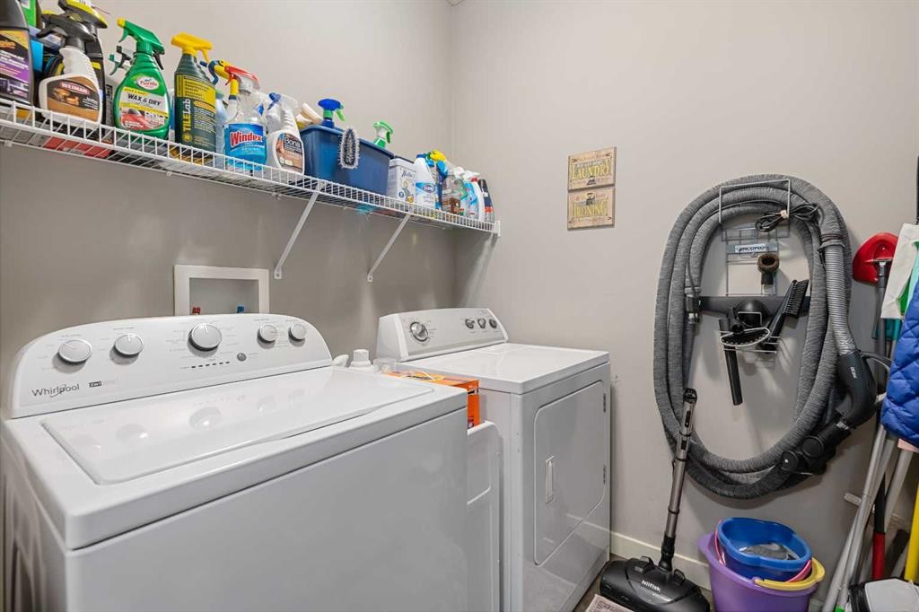 124 Evergreen Circle Sw, Calgary, AB - Indoor Photo Showing Laundry Room