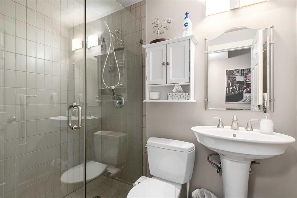 124 Evergreen Circle Sw, Calgary, AB - Indoor Photo Showing Bathroom