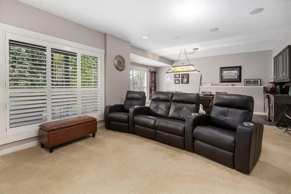 124 Evergreen Circle Sw, Calgary, AB - Indoor Photo Showing Living Room