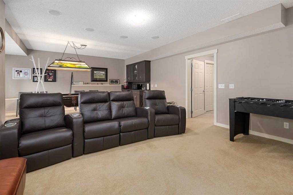 124 Evergreen Circle Sw, Calgary, AB - Indoor Photo Showing Living Room