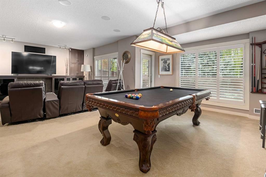 124 Evergreen Circle Sw, Calgary, AB - Indoor Photo Showing Other Room