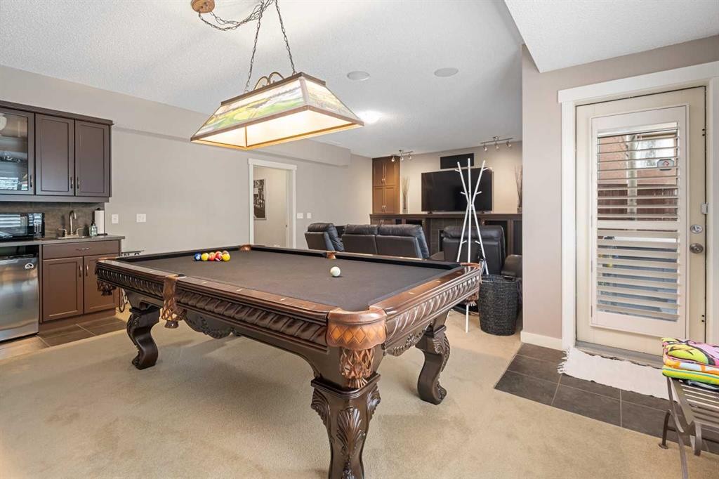 124 Evergreen Circle Sw, Calgary, AB - Indoor Photo Showing Other Room