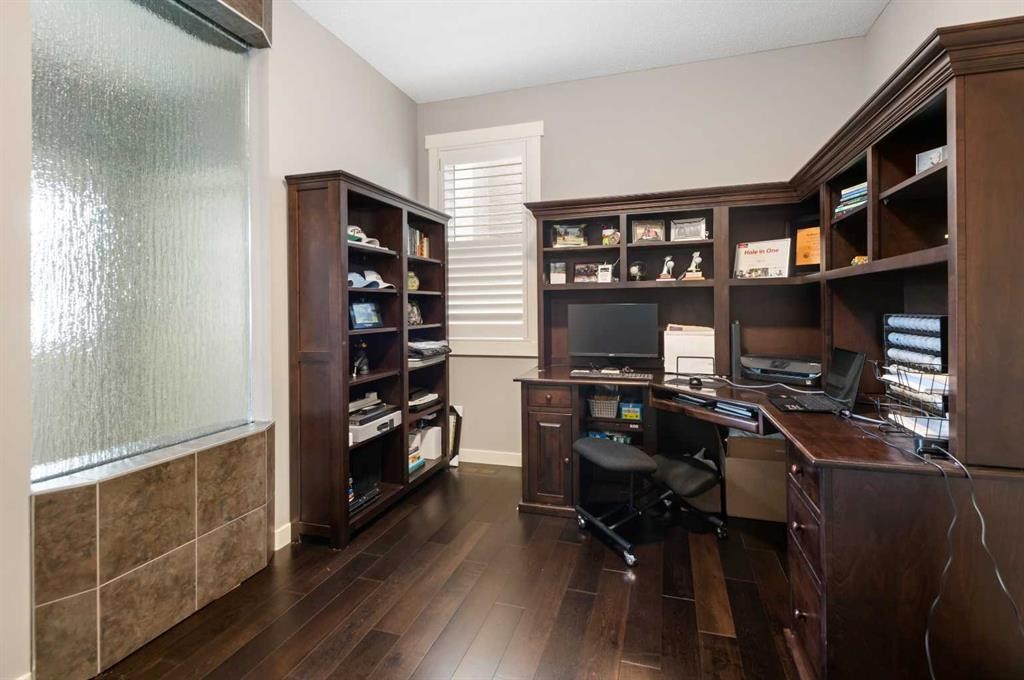 124 Evergreen Circle Sw, Calgary, AB - Indoor Photo Showing Office