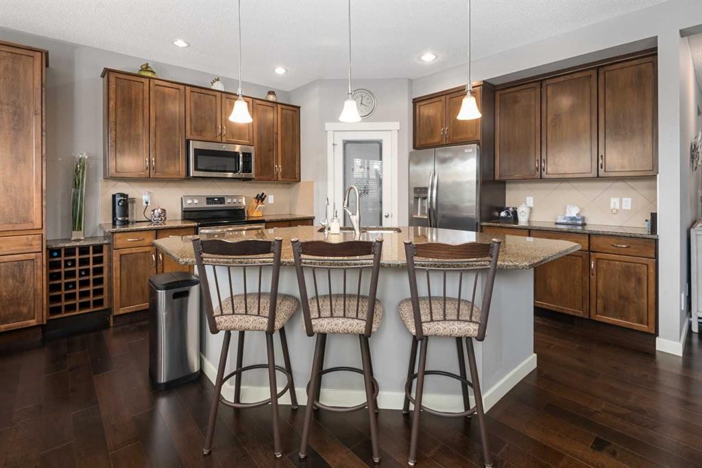 124 Evergreen Circle Sw, Calgary, AB - Indoor Photo Showing Kitchen With Double Sink With Upgraded Kitchen
