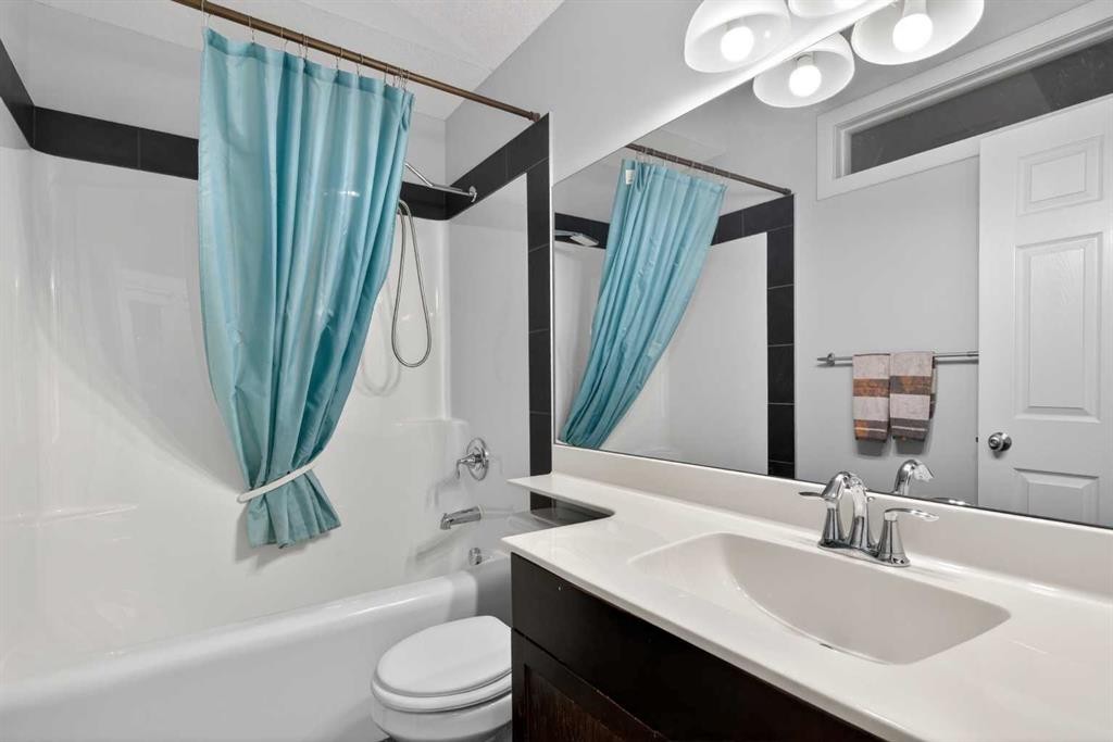9 Westridge Way, Okotoks, AB - Indoor Photo Showing Bathroom