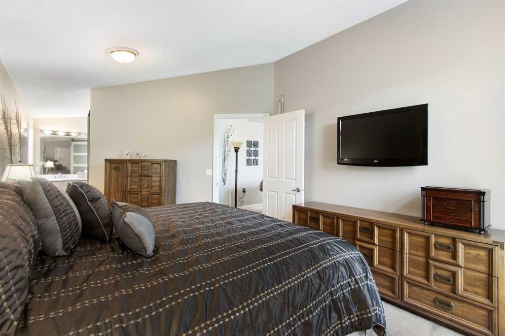654 Lakeside Drive, Rural Vulcan County, AB - Indoor Photo Showing Bedroom
