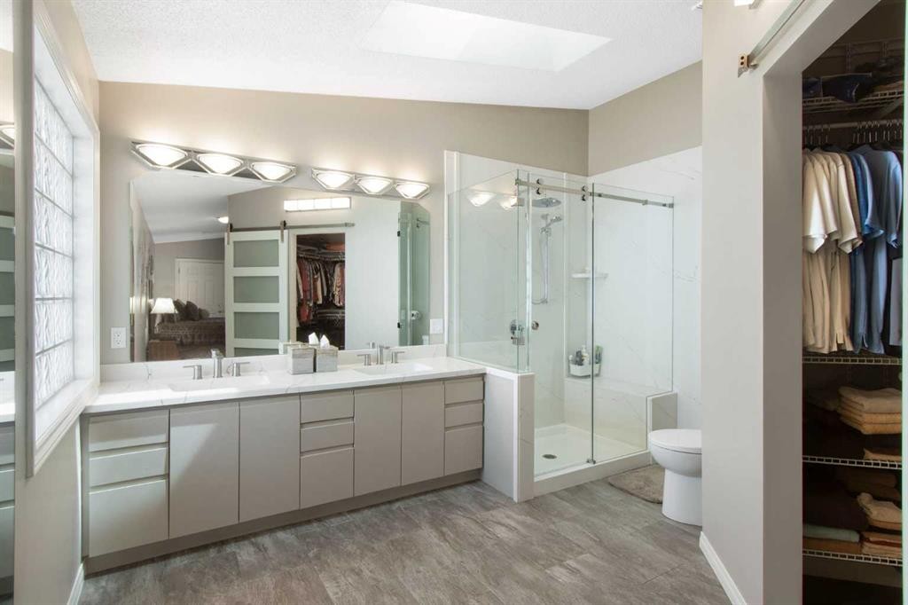 654 Lakeside Drive, Rural Vulcan County, AB - Indoor Photo Showing Bathroom