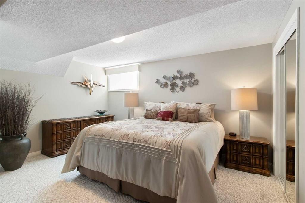 654 Lakeside Drive, Rural Vulcan County, AB - Indoor Photo Showing Bedroom