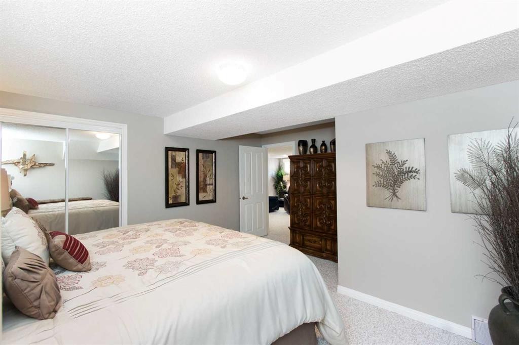 654 Lakeside Drive, Rural Vulcan County, AB - Indoor Photo Showing Bedroom