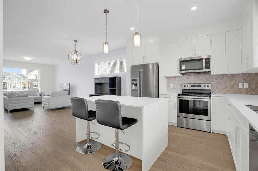 59 D'Arcy Boulevard, Okotoks, AB - Indoor Photo Showing Kitchen With Stainless Steel Kitchen With Upgraded Kitchen