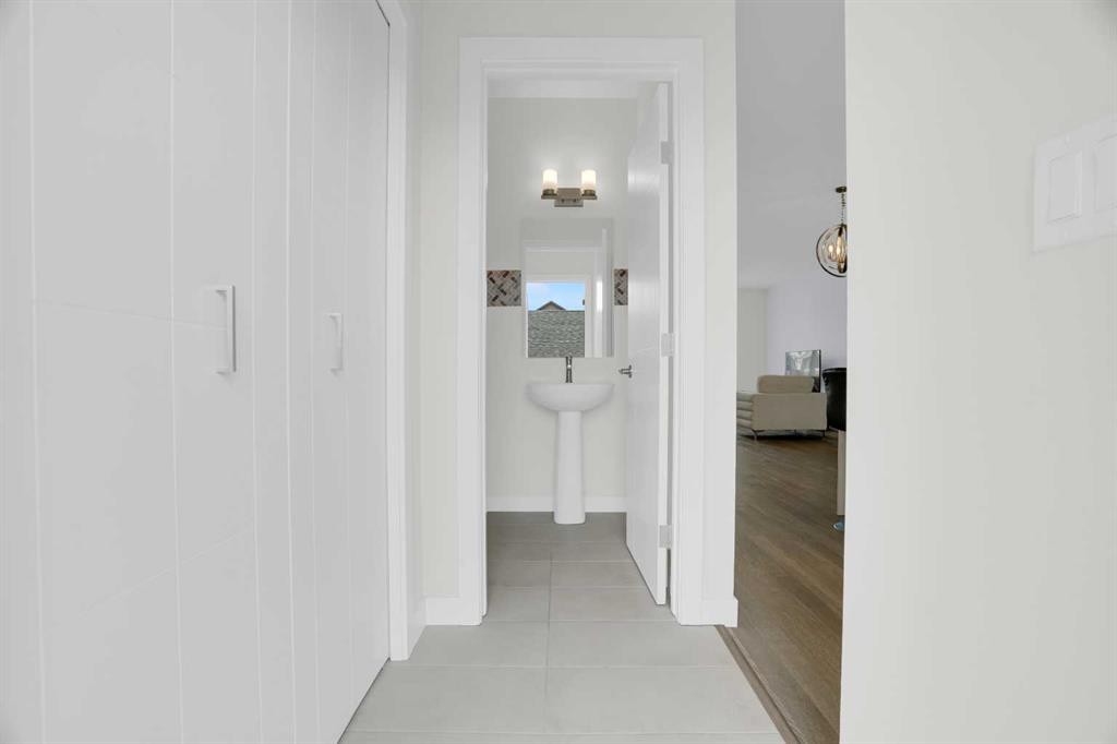 59 D'Arcy Boulevard, Okotoks, AB - Indoor Photo Showing Other Room