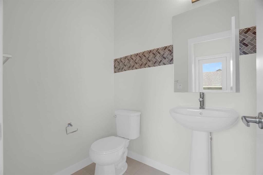 59 D'Arcy Boulevard, Okotoks, AB - Indoor Photo Showing Bathroom