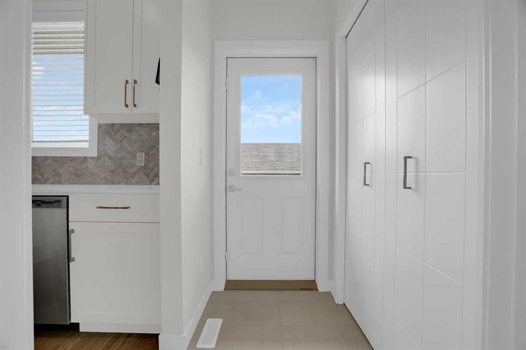 59 D'Arcy Boulevard, Okotoks, AB - Indoor Photo Showing Other Room