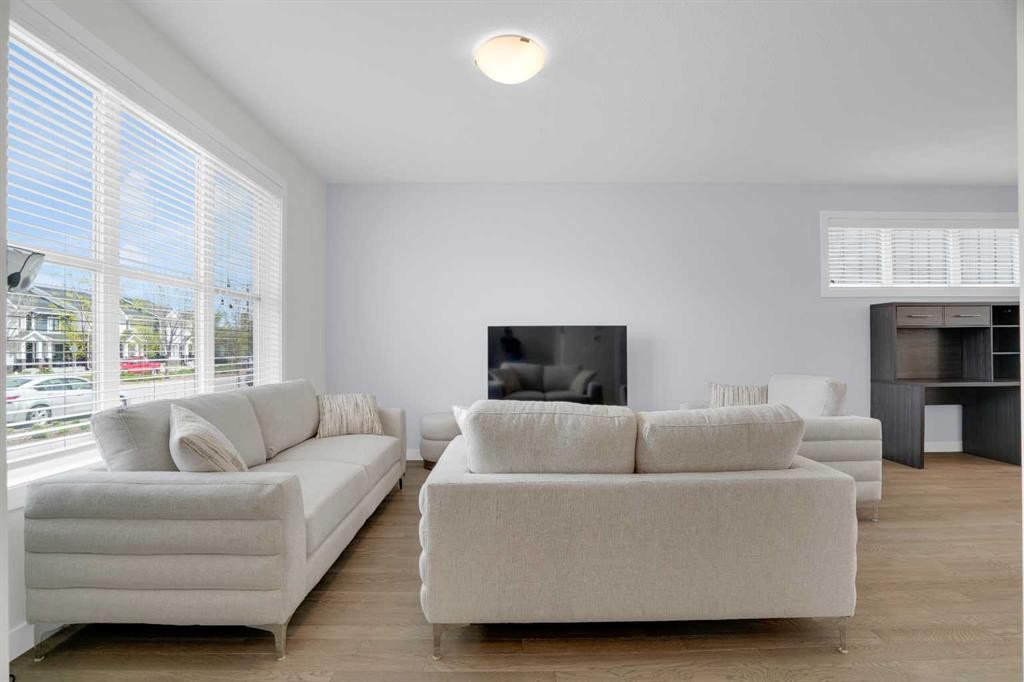 59 D'Arcy Boulevard, Okotoks, AB - Indoor Photo Showing Living Room