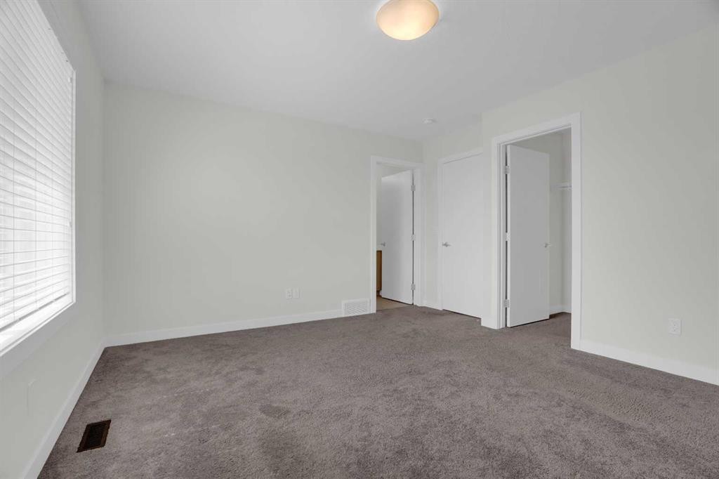 59 D'Arcy Boulevard, Okotoks, AB - Indoor Photo Showing Other Room