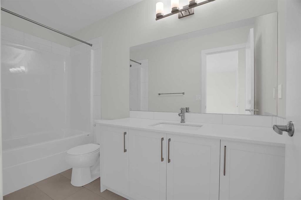 59 D'Arcy Boulevard, Okotoks, AB - Indoor Photo Showing Bathroom