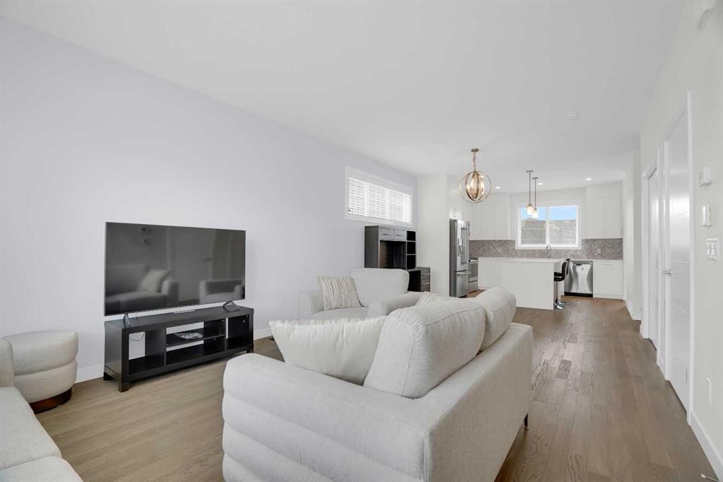 59 D'Arcy Boulevard, Okotoks, AB - Indoor Photo Showing Living Room