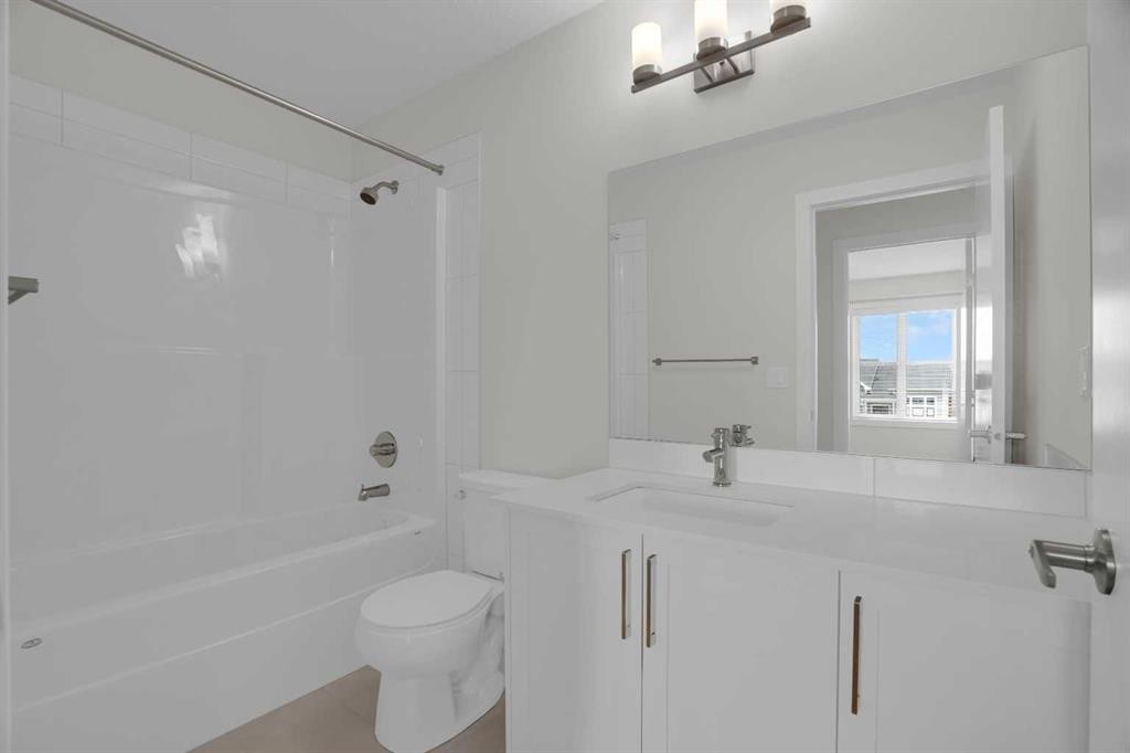 59 D'Arcy Boulevard, Okotoks, AB - Indoor Photo Showing Bathroom