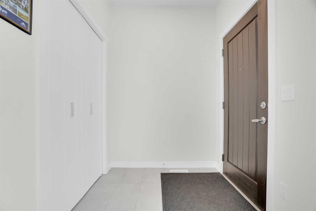 59 D'Arcy Boulevard, Okotoks, AB - Indoor Photo Showing Other Room