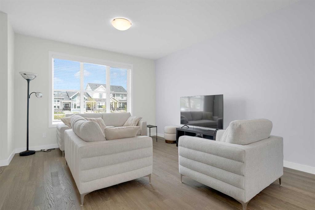 59 D'Arcy Boulevard, Okotoks, AB - Indoor Photo Showing Living Room