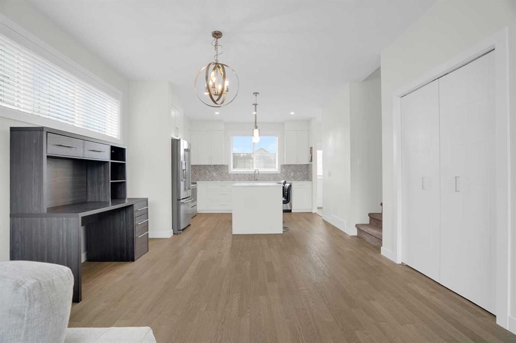 59 D'Arcy Boulevard, Okotoks, AB - Indoor Photo Showing Kitchen