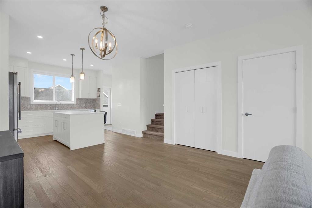 59 D'Arcy Boulevard, Okotoks, AB - Indoor Photo Showing Kitchen