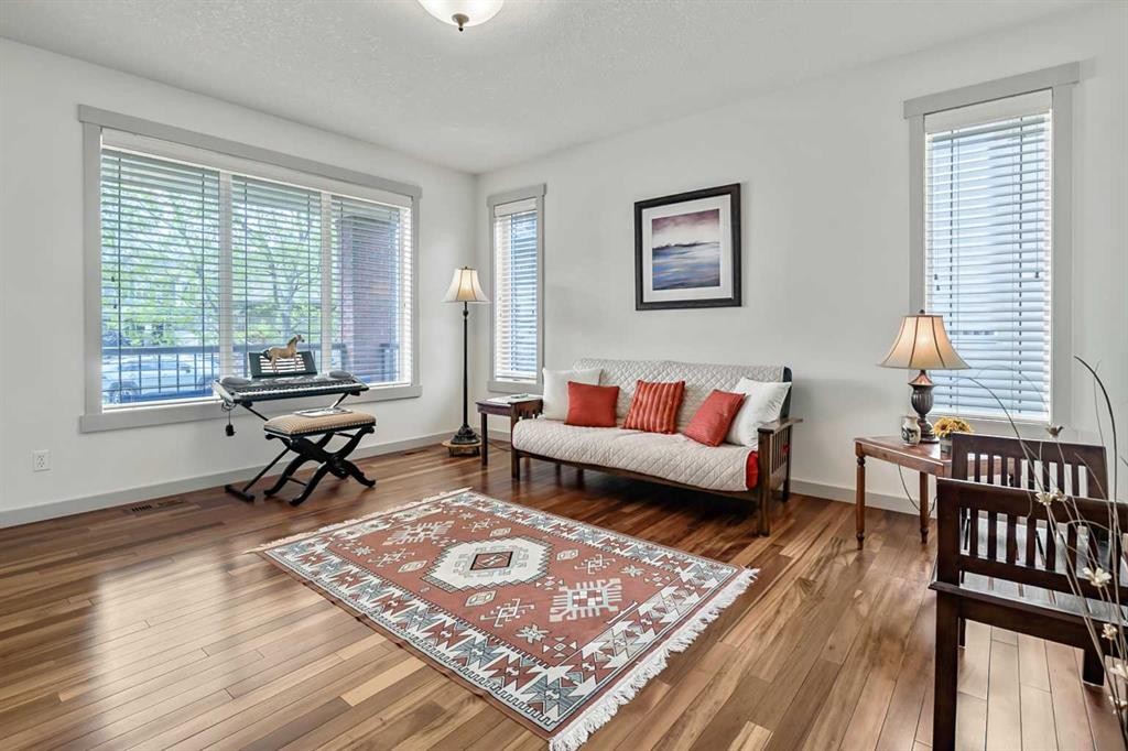 222 Chapala Point Se, Calgary, AB - Indoor Photo Showing Living Room