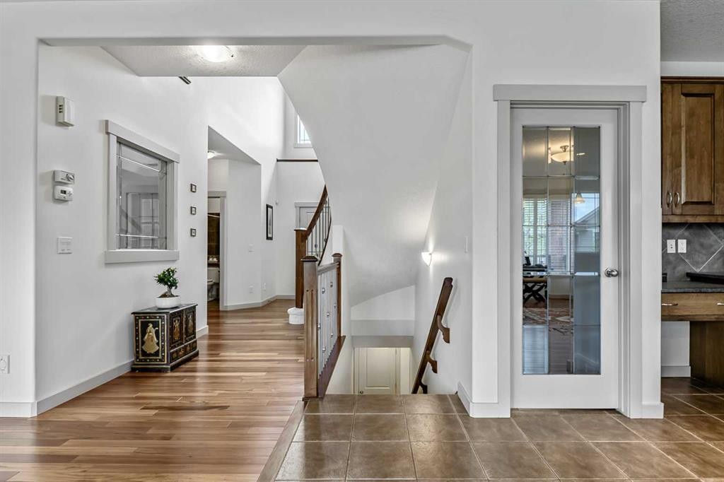 222 Chapala Point Se, Calgary, AB - Indoor Photo Showing Other Room