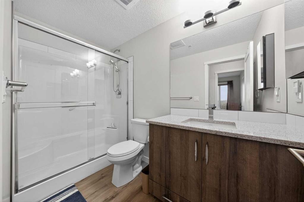 403-71 Shawnee Common Sw, Calgary, AB - Indoor Photo Showing Bathroom